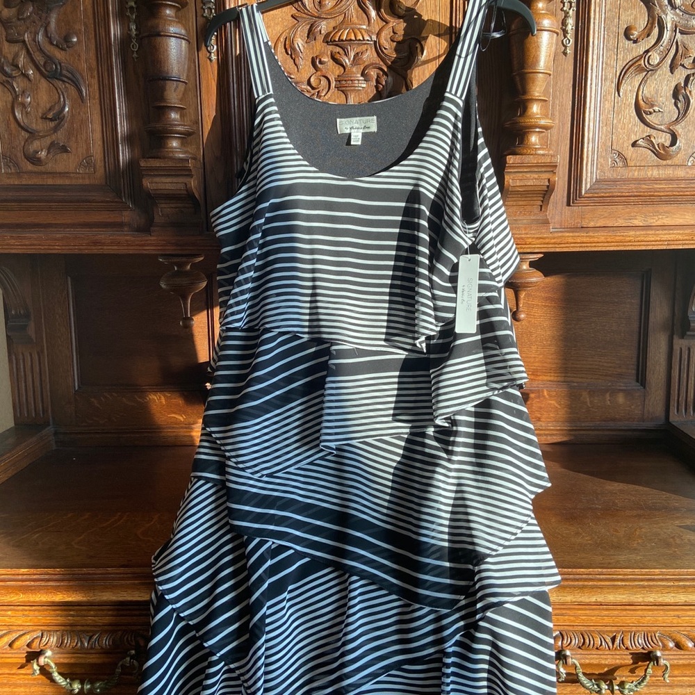 NWT DRESSY DRESS- 12 - 14 Petite
